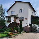Гостевой дом Kvitkovyi Rai з червня басейн з підігрівом 10 на 5 метрів Славское