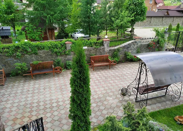 Kvitkovyi Rai Konukevi