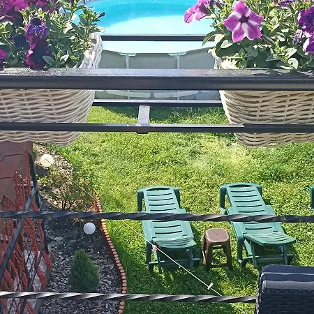 Kvitkovyi Rai з червня басейн з підігрівом 10 на 5 метрів Guest house